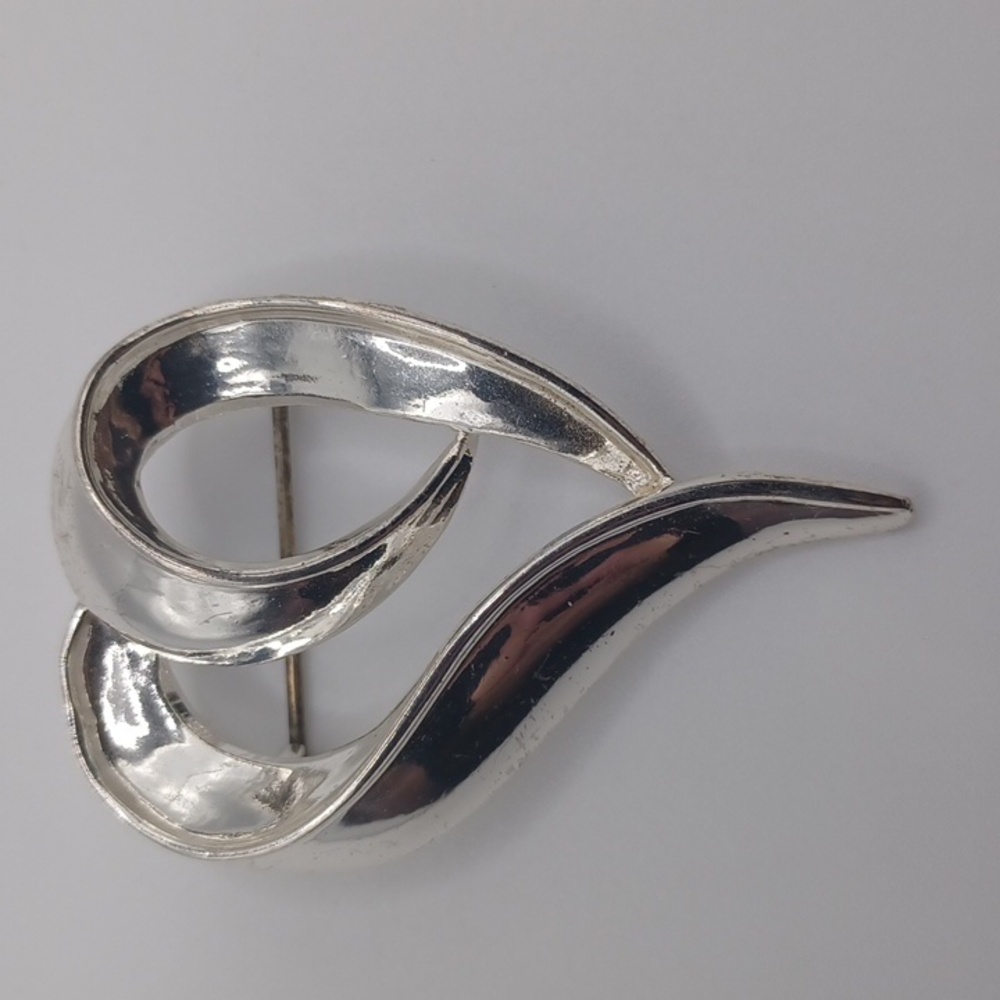 Allison Reed Silver Tone Heart Brooch - Picture 3 of 5